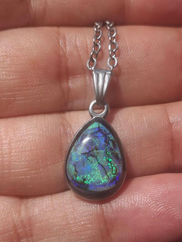 Pendentif opale monarch 14x10mm reflet intense non hydrophane