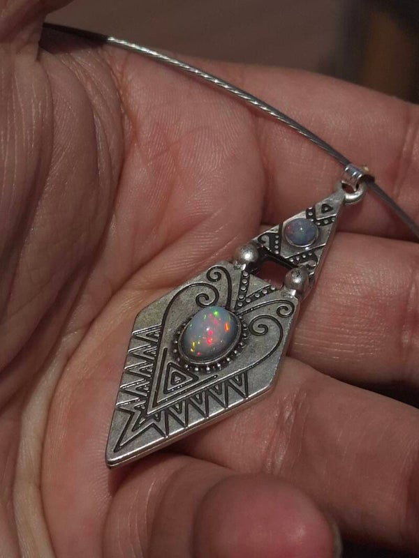 Pendentif atypique inspiration indien avec 2 opales, 7x5mm et 4mm Éthiopiennes Véritables