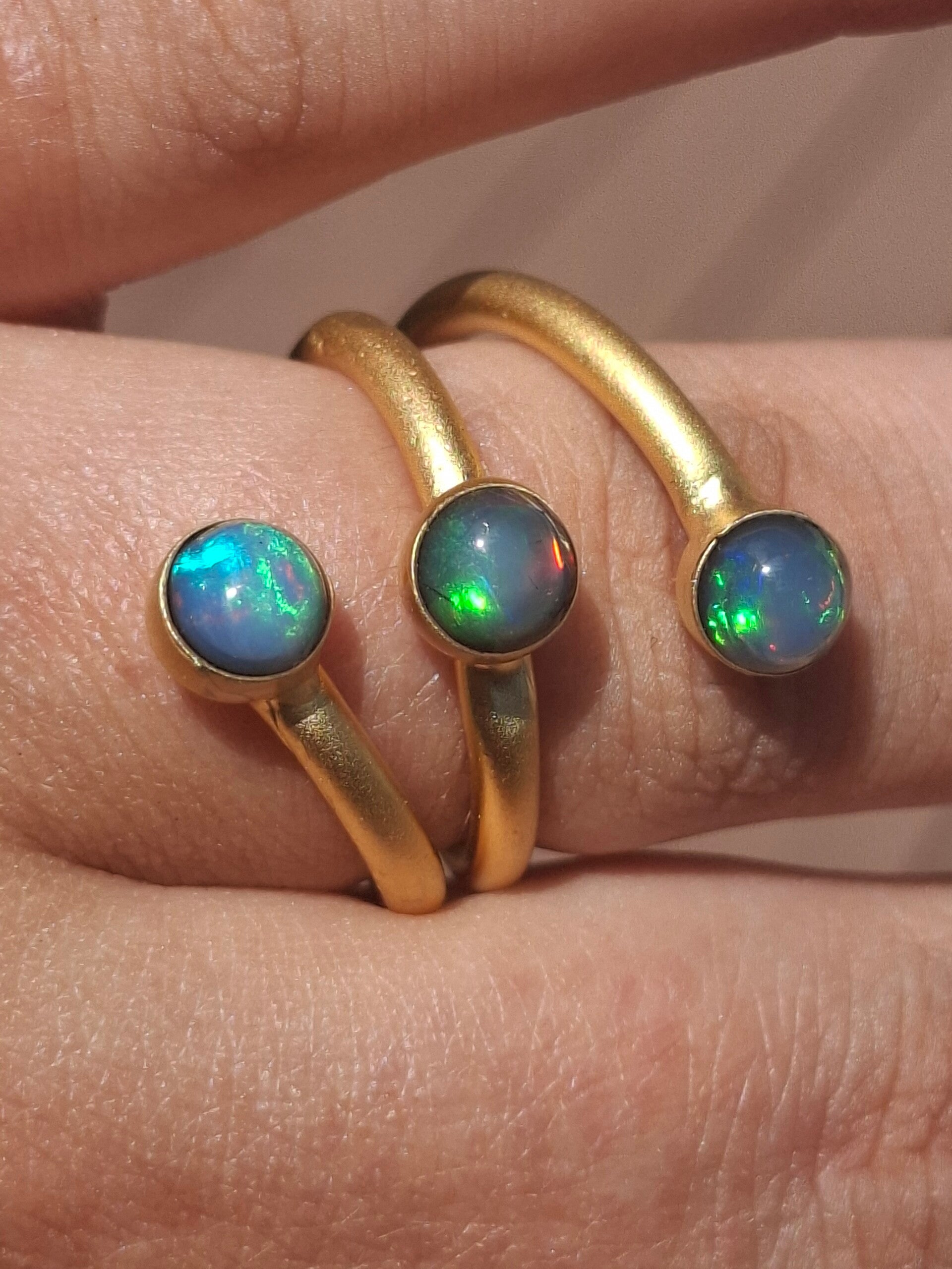 Bague triple opales éthiopiennes, pierres véritables de 5mm welo Multicolore reflet