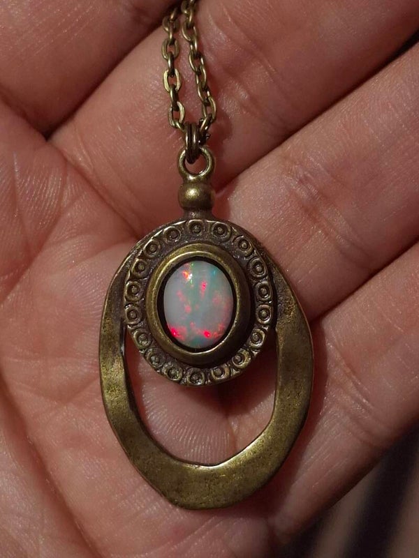 Pendentif amulette avec opale 10x8mm, blanche éthiopienne de 1,50 carats
