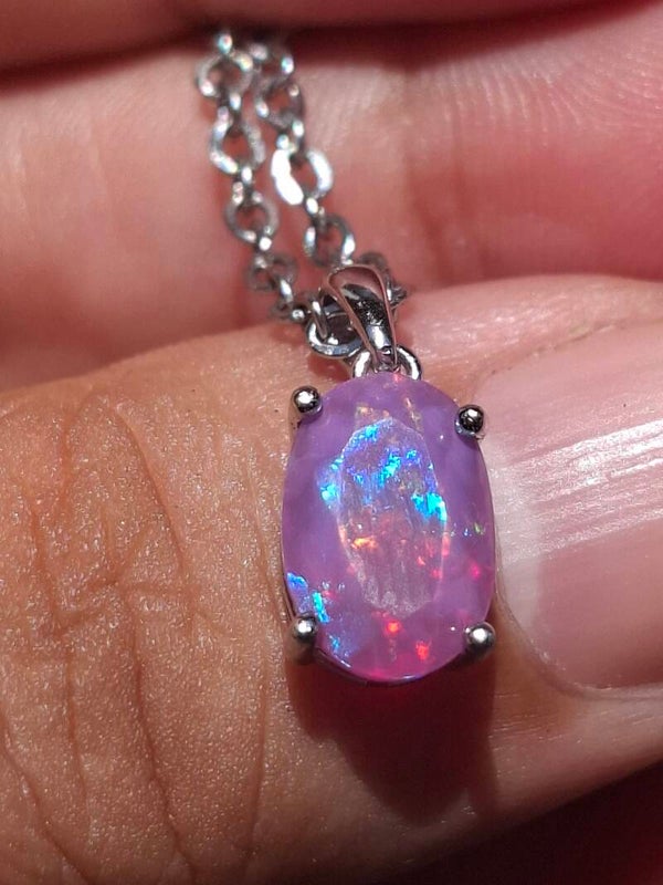 Pendentif argent et opale purple. Pierre facettée de 10x7mm. Éthiopienne Véritable