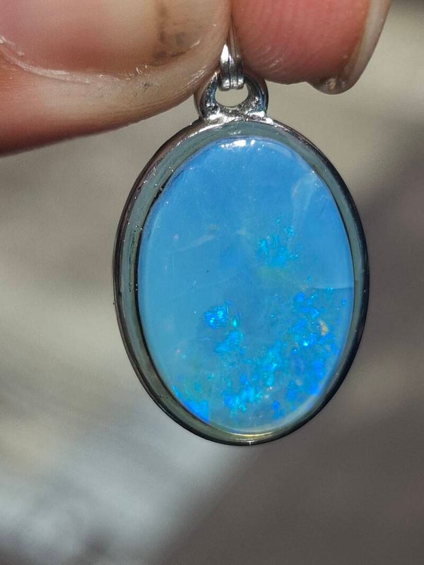 Promotion, prix reduit. Pendentif pierre australienne, de 15x10mm véritable