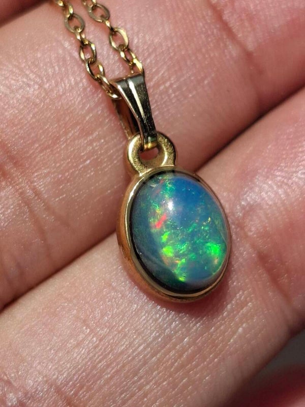 Pendentif acier inoxydable doré avec opale éthiopienne, pierre de 9x7mm naturelle