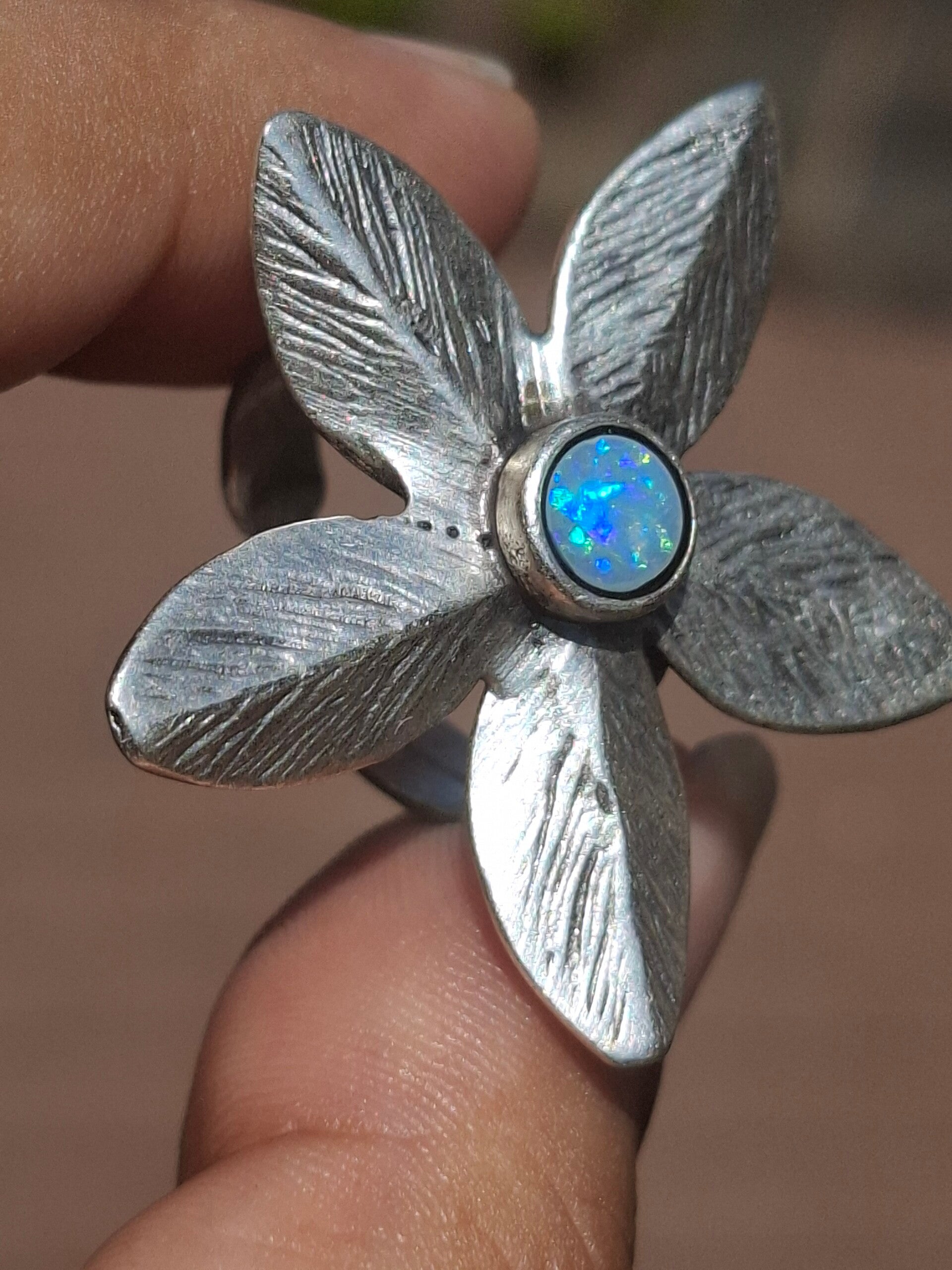 Bague fleur et opale, pierre de 6/5mm, boulder australienne Non hydrophane