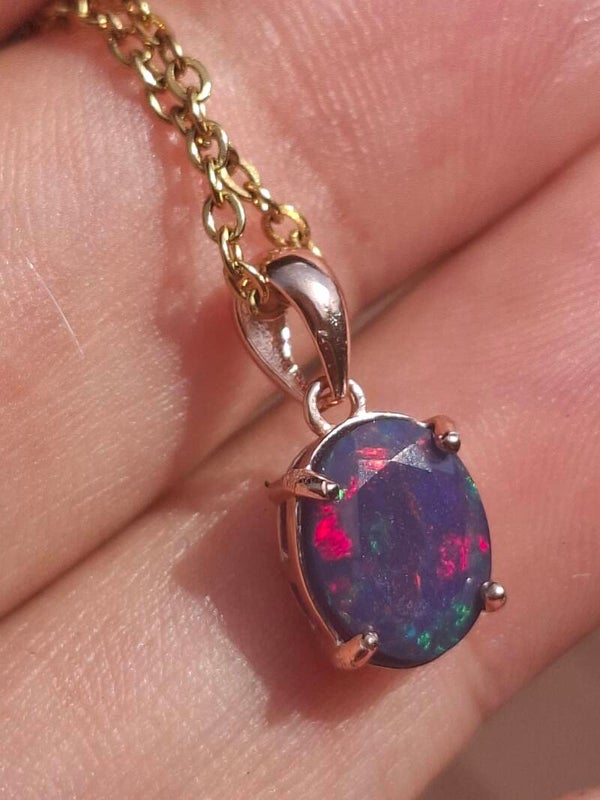Pendentif s925 plaqué or avec opale bleu rose, pierre de 9x7mm éthiopienne