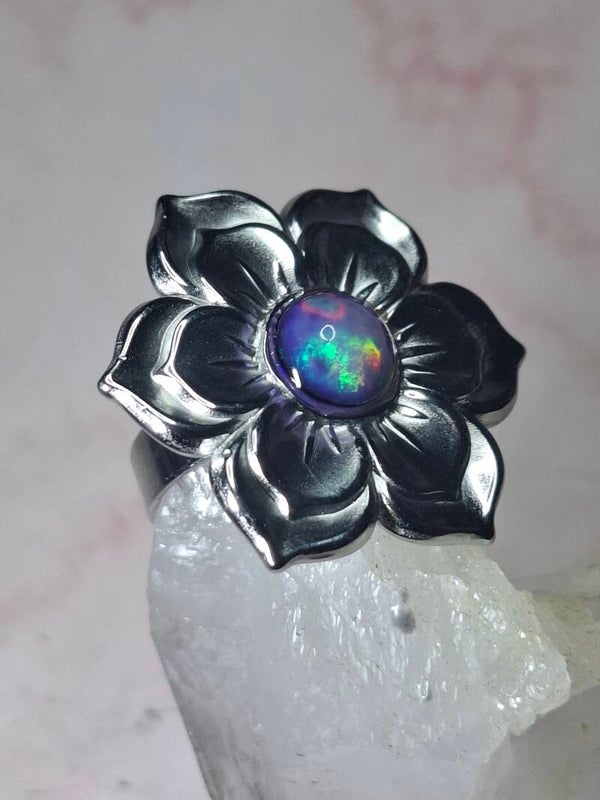 Bague ajustable Acier inoxydable avec opale, pierre de 7/6mm. Éthiopienne véritable
