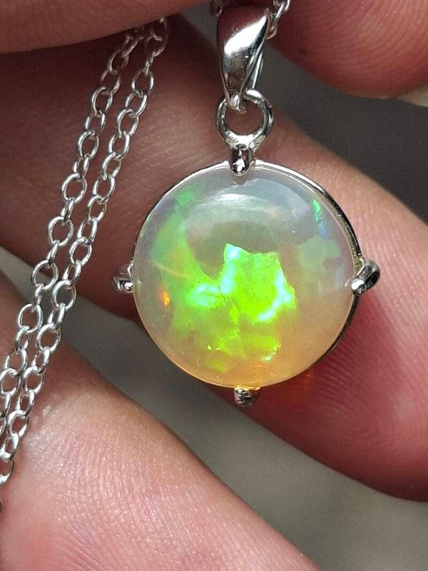 Pendentif argent et opale welo acidulé honeycomb, pierre de 15mm de 5,60 carats