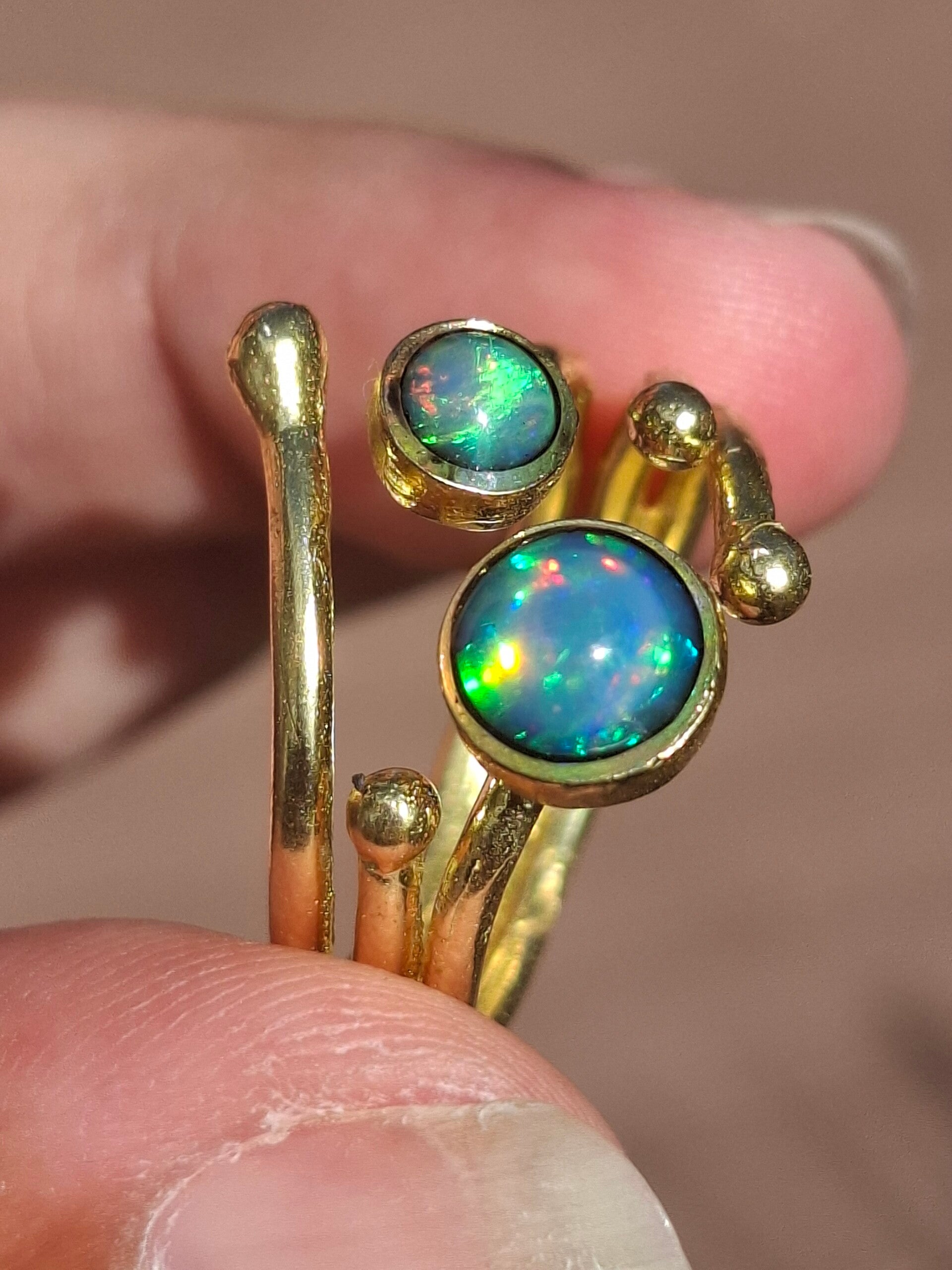 Bague ajustable plaqué or 18k avec opale noire, pierre de 6 et 4mm, éthiopienne véritable