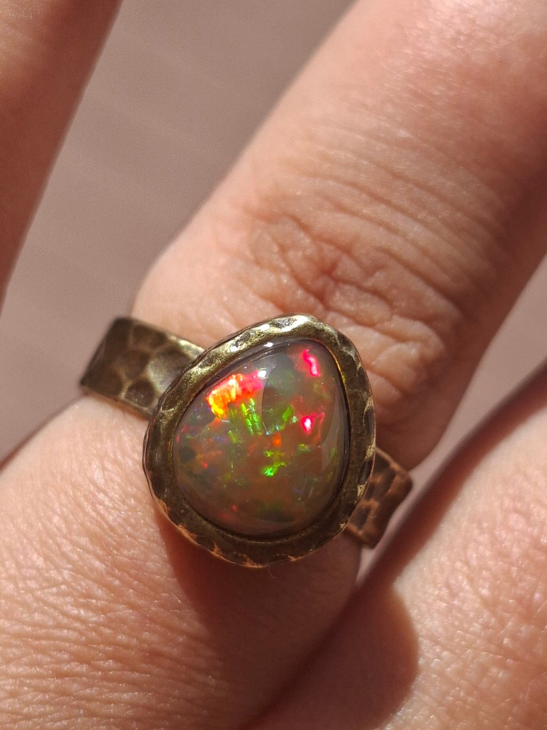 Bague ajustable effet bronze avec opale, goutte de 10x8mm, ambrée naturelle éthiopienne