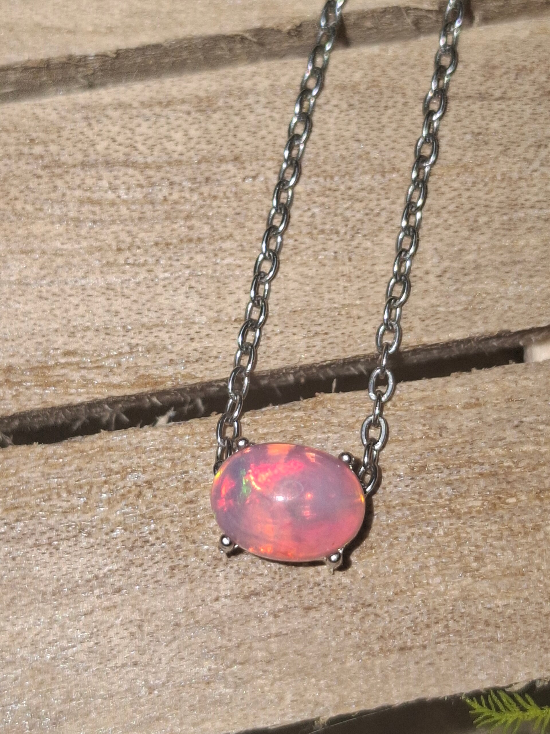 Collier acier inoxydable avec opale éthiopienne de 8x6mm