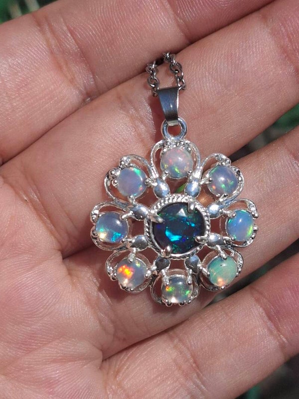 Pendentif  opale fleur 🌸  pierres éthiopiennes 8 et 6mm