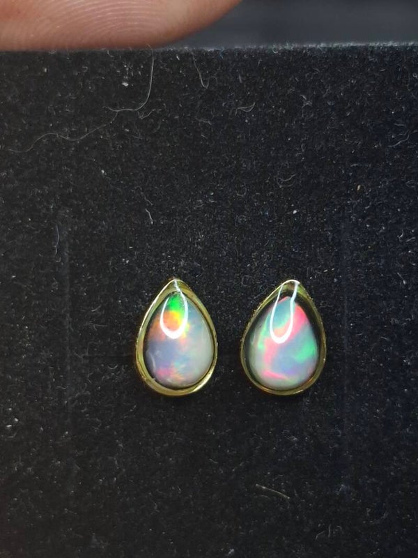 Boucles d'oreilles acier inoxydable doré et opales 7x5mm éthiopienne