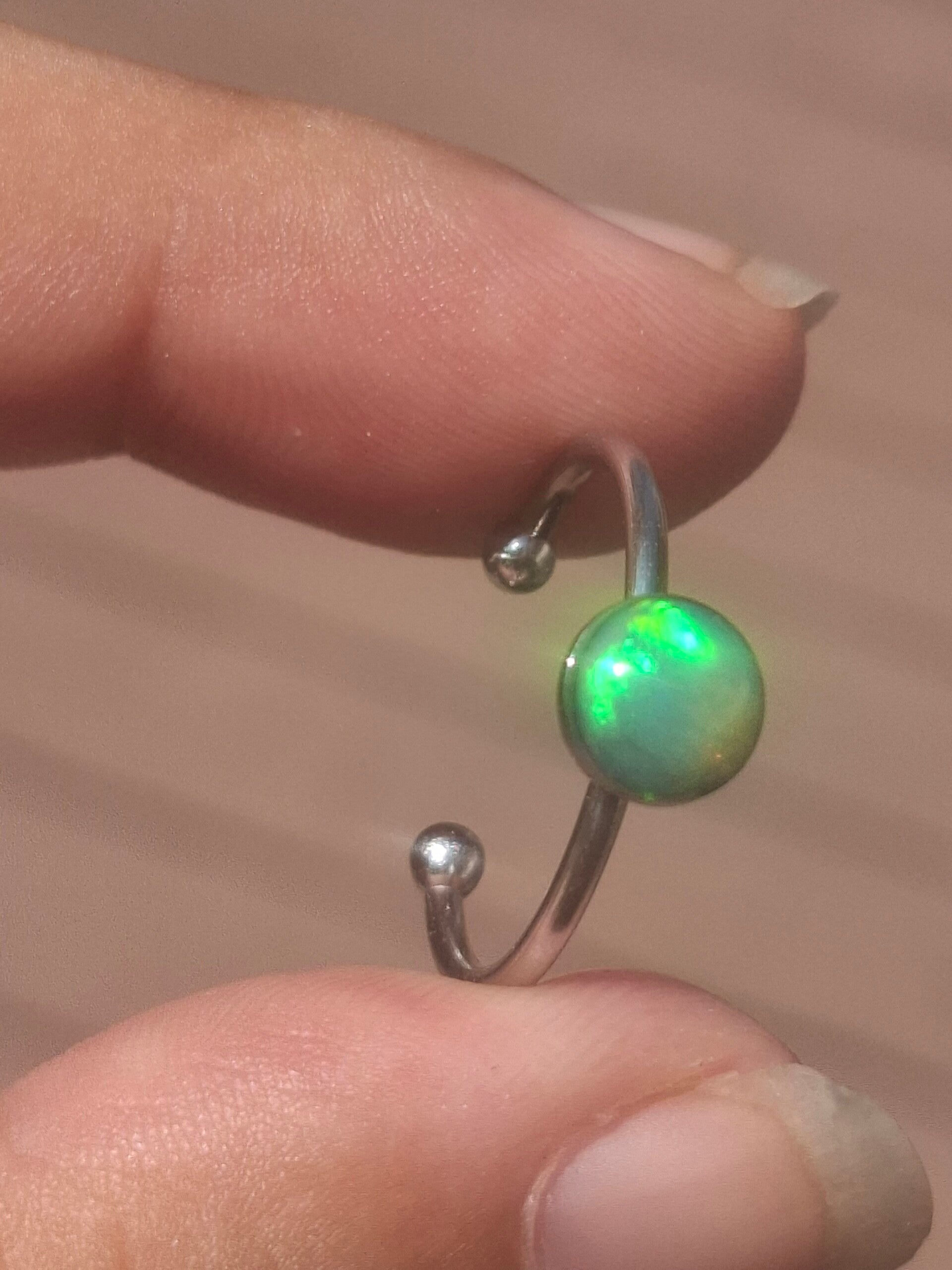 Bague ajustable acier inoxydable avec opale 7/6mm véritable éthiopienne