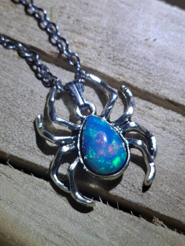 Pendentif araignée 🕷 bleu  goutte opale 10x8 mm éthiopienne