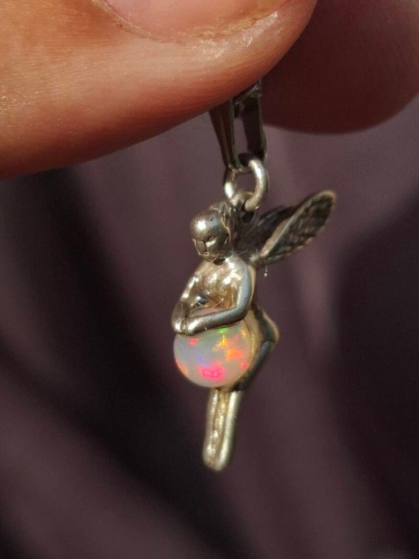 Pendentif fée en argent avec opale perle ronde 5mm éthiopienne véritable