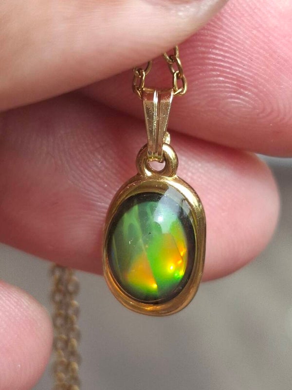 Pendentif acier inoxydable doré, opale 9x6mm véritable