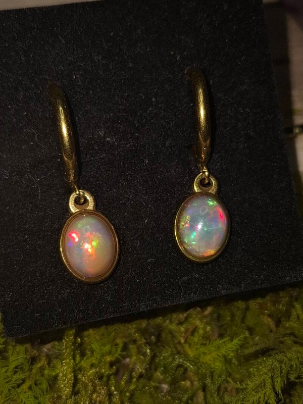 Boucles d'oreilles acier inoxydable doré avec 2 opales éthiopiennes, pierre de 9x7mm véritables