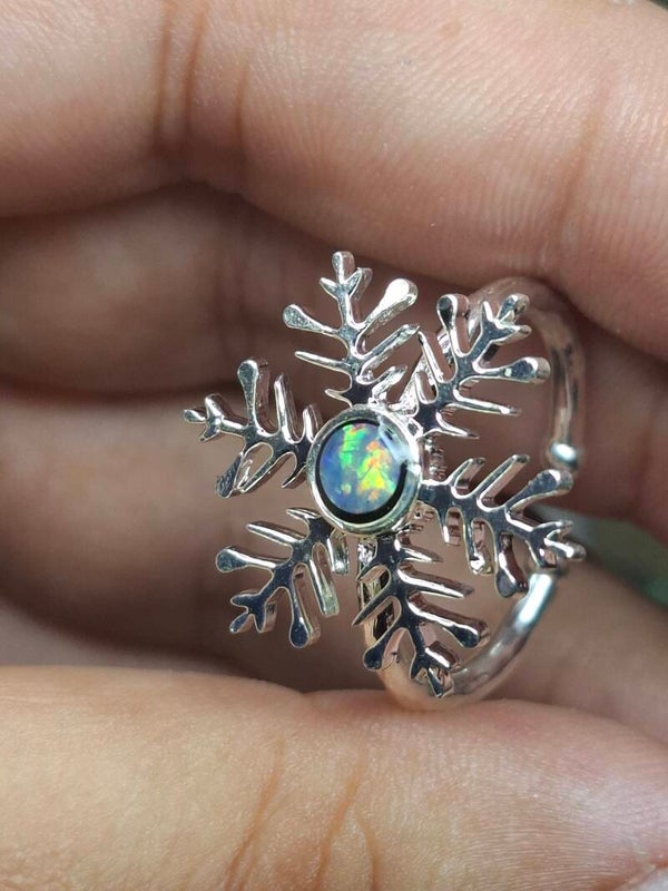 Bague ajustable flocon neige et opale australienne véritable