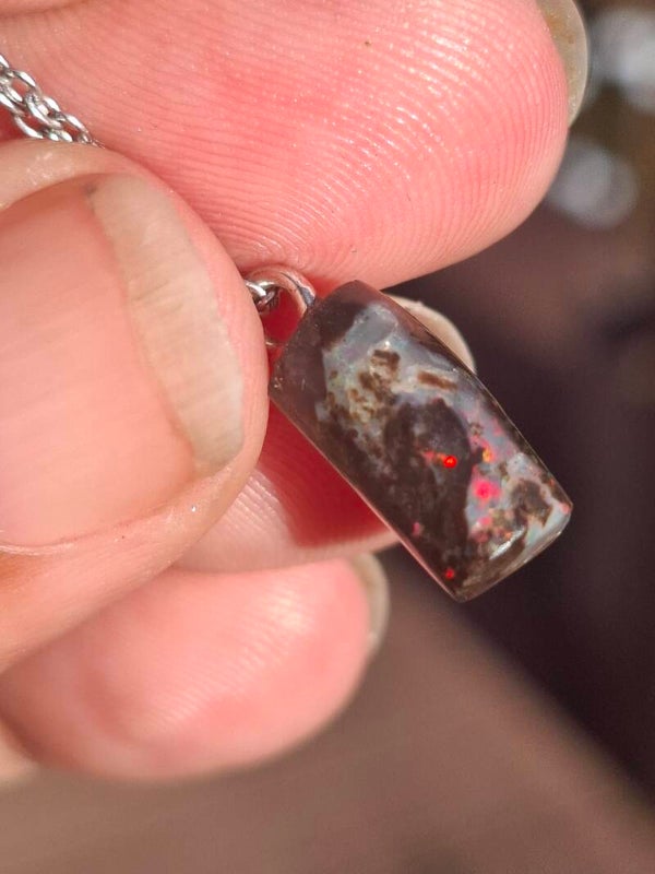 Pendentif bois fossilisé pailleté opalescent véritable Indonésie