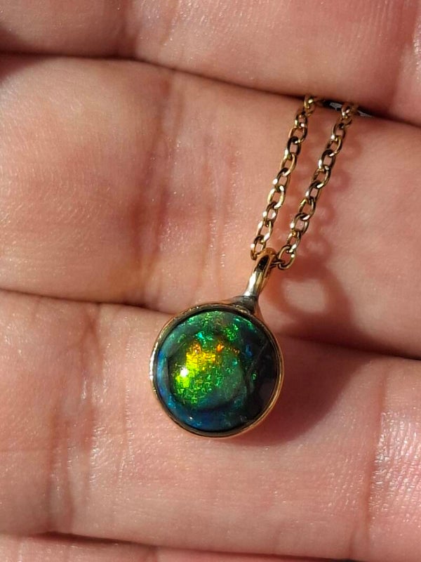 Pendentif or plaqué brillant, opale de 8mm éthiopienne