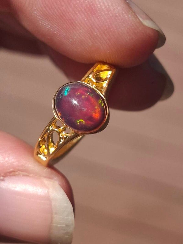 Bague or plaqué mat taille ajustable pierre éthiopienne violette