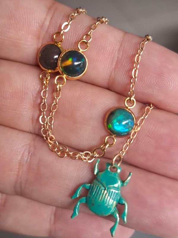 Collier acier inoxydable insecte/ opale 6mm verte et 2 noires 6mm