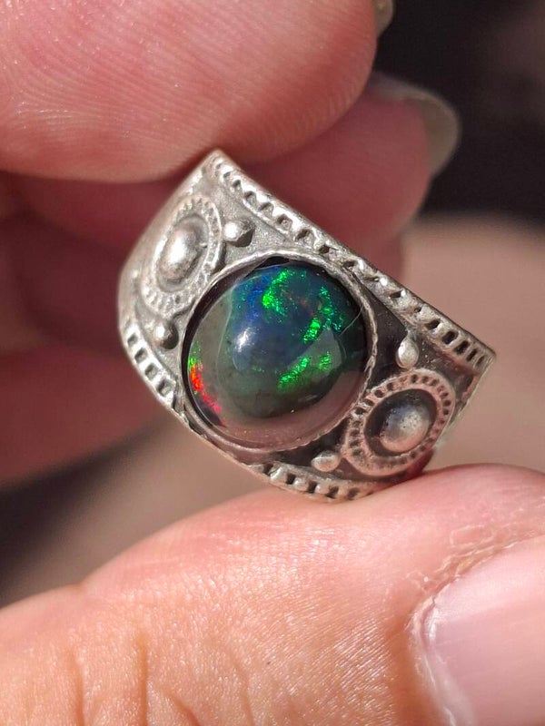 Bague ajustable argent plaqué epais, opale 9x7mm éthiopienne noire