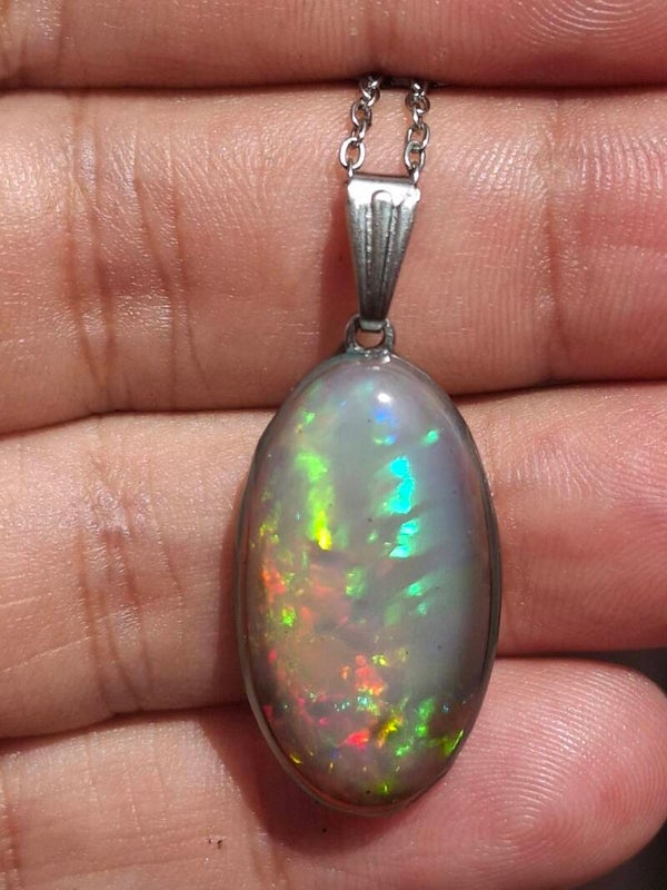 Pendentif opale éthiopienne 3d arlequin. Pierre de 20x13mm véritable