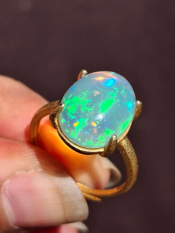 Bague or mat plaqué sur argent. Opale 15x11mm de 5 carats