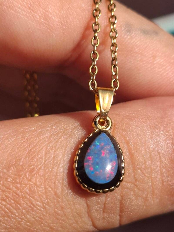 Pendentif acier inoxydable doré opale australienne goutte 9/8x6