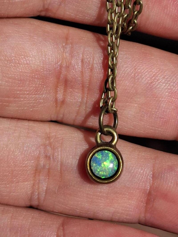 Collier effet bronze opale australienne boulder