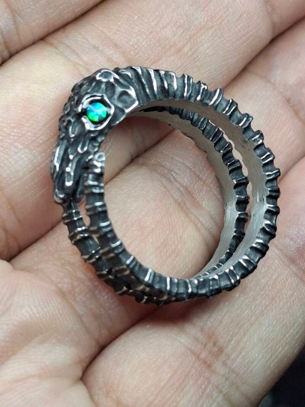 Bague gothique skull bélier 🐏  corne taille 22mm ou 10 opalisé