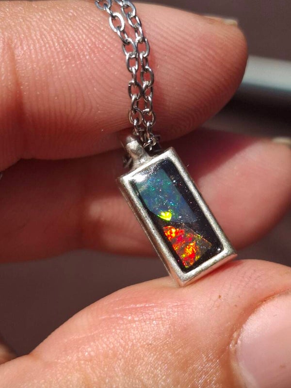 Collier/ Pendentif rectangulaire avec opales éthiopiennes