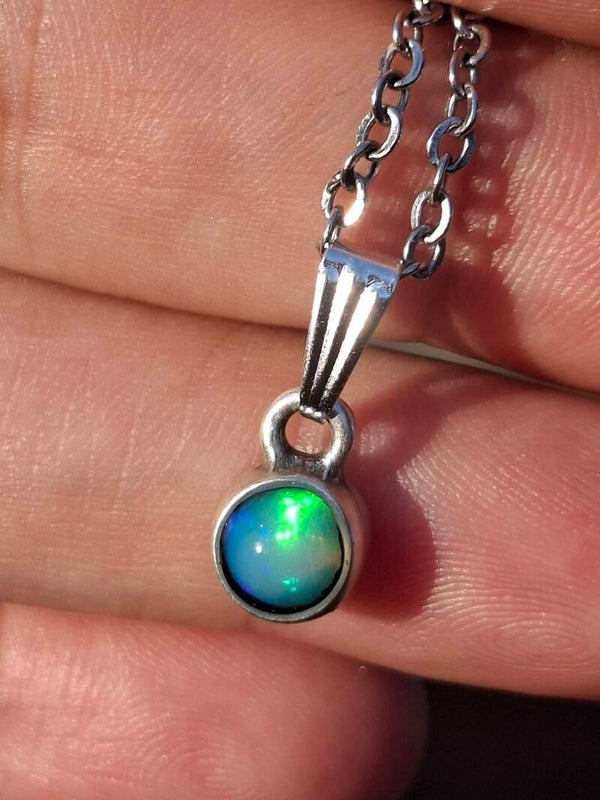 Collier/Pendentif opale bleu ciel welo 6/5mm