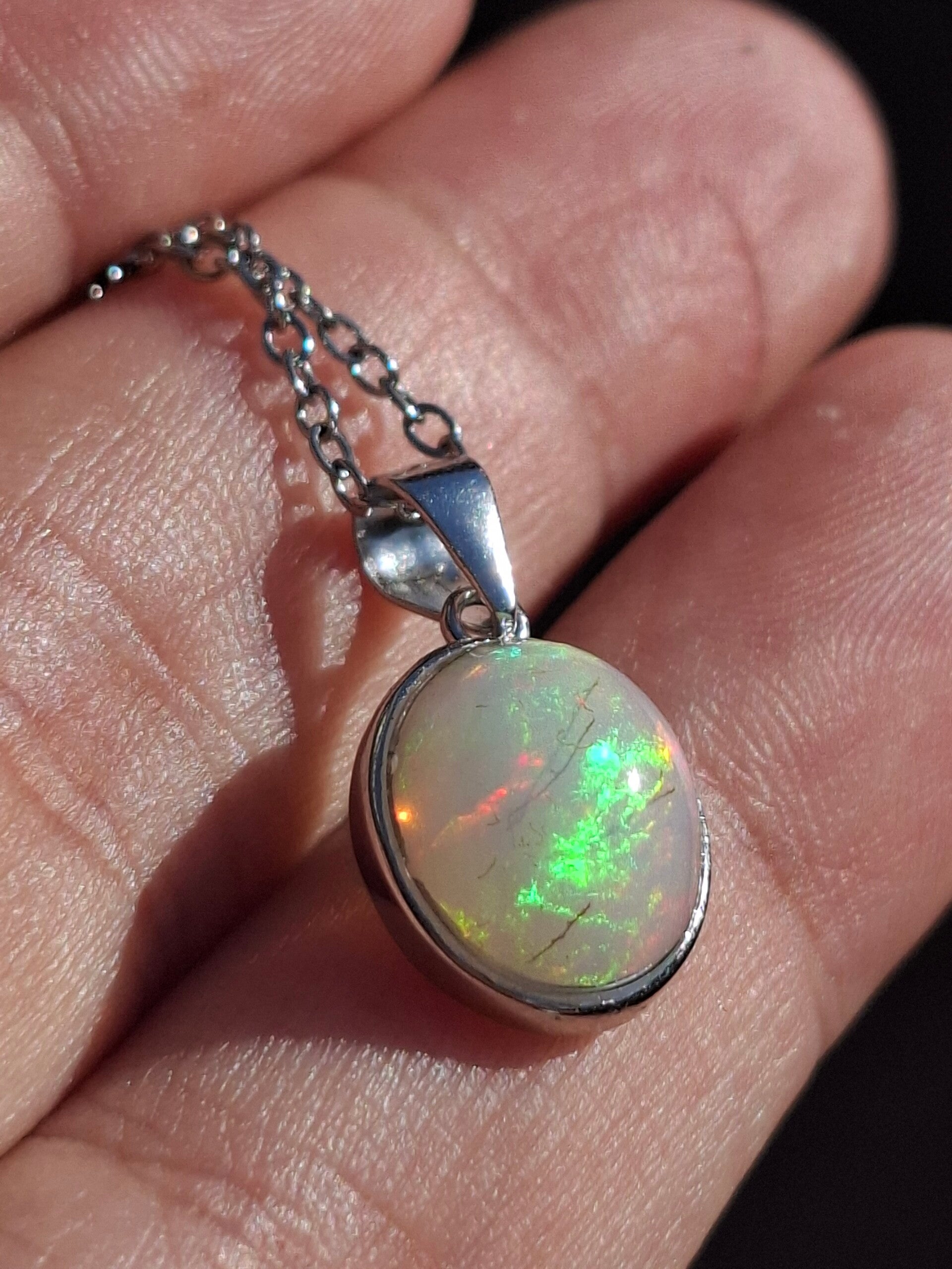 Pendentif argent opale blanche 11x9mm de 2,80 carats