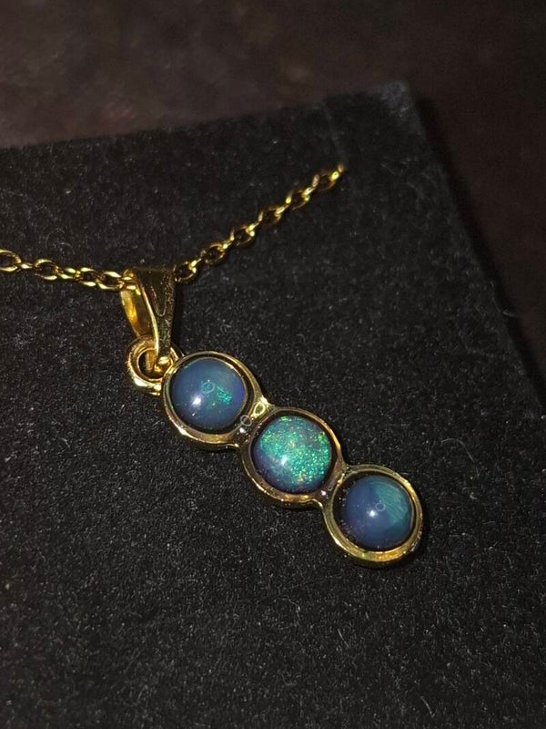 Pendentif acier inoxydable doré 3 opales éthiopiennes
