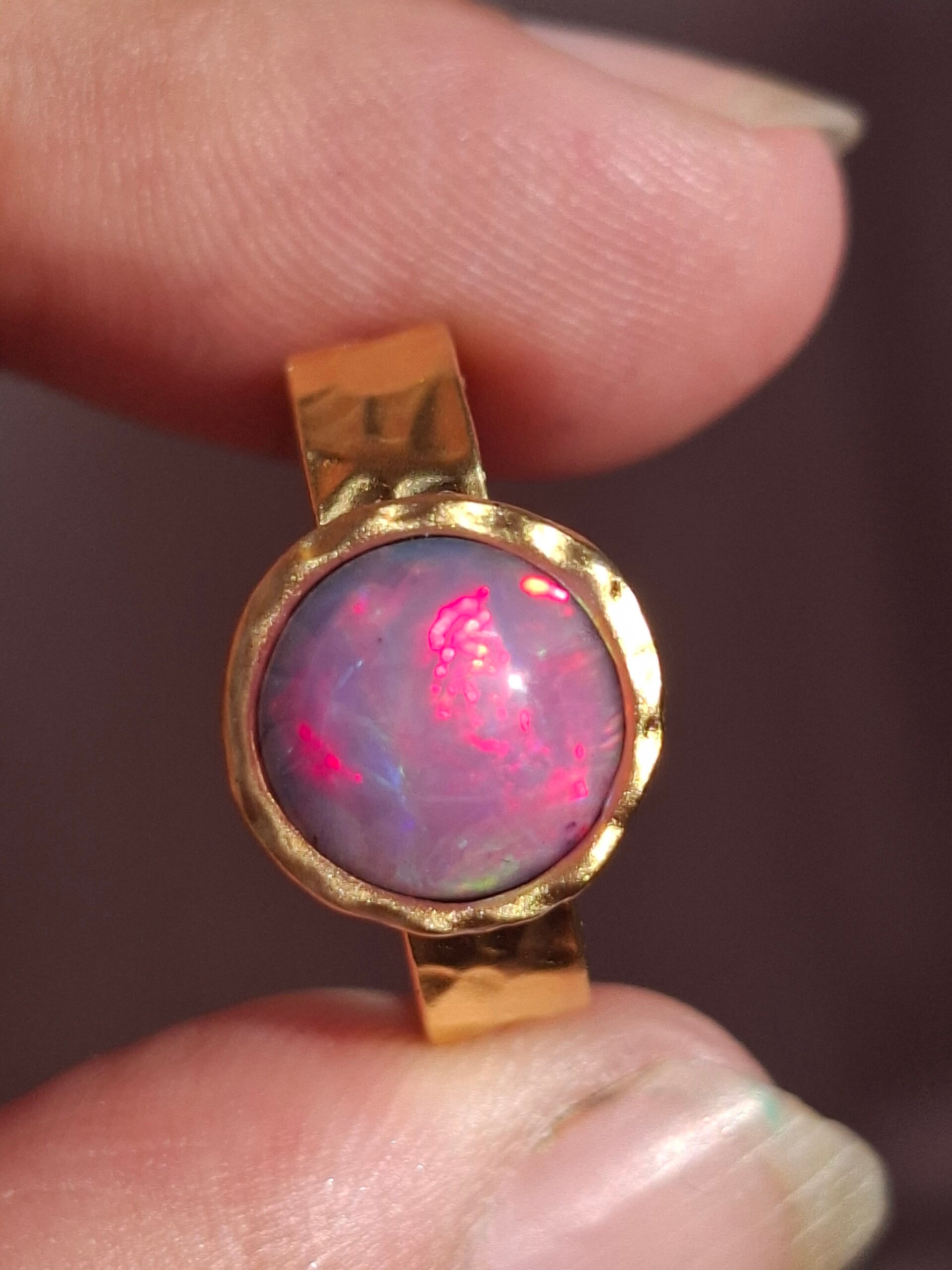 Bague ajustable or plaqué opale violette mauve 9/8mm multicolore