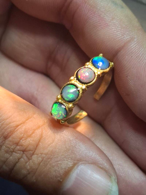 Bague ajustable laiton brut avec 4 opales éthiopiennes