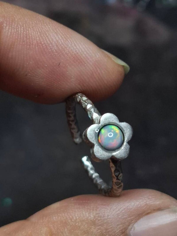 Bague ajustable argent plaqué épais forme fleur et opale éthiopienne véritable 4mm