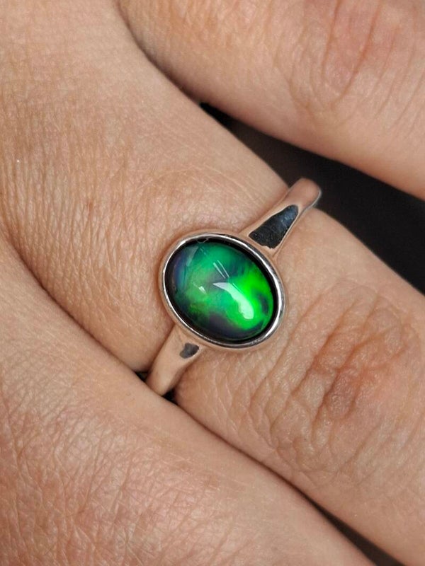 Bague avec opale multicolore 8x6mm éthiopienne authentique