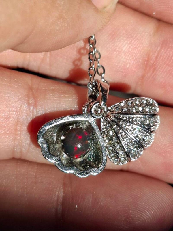 Collier Pendentif coquillage avec opale perle noire éthiopienne