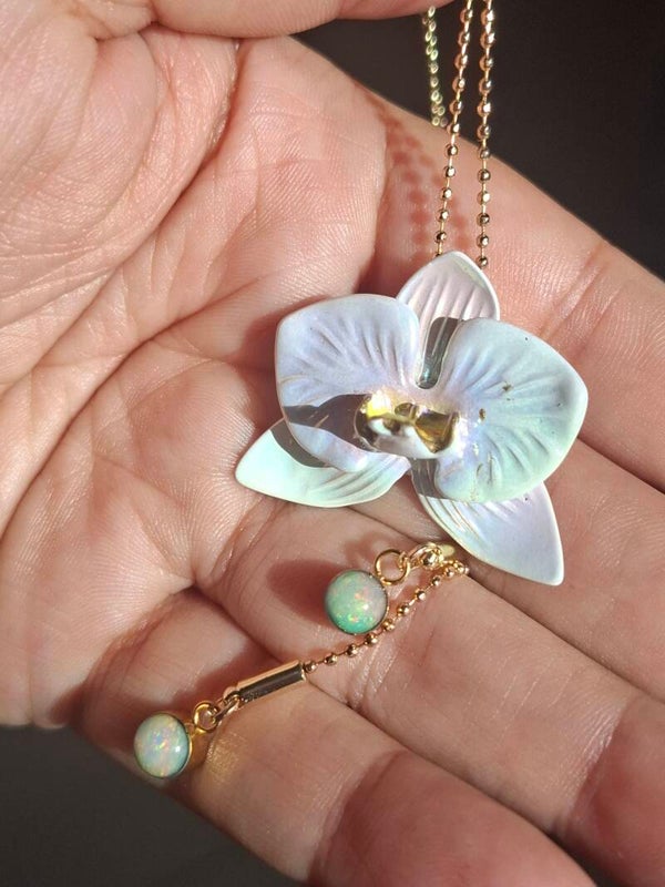 Collier sautoir orchidée et 2 opales véritables