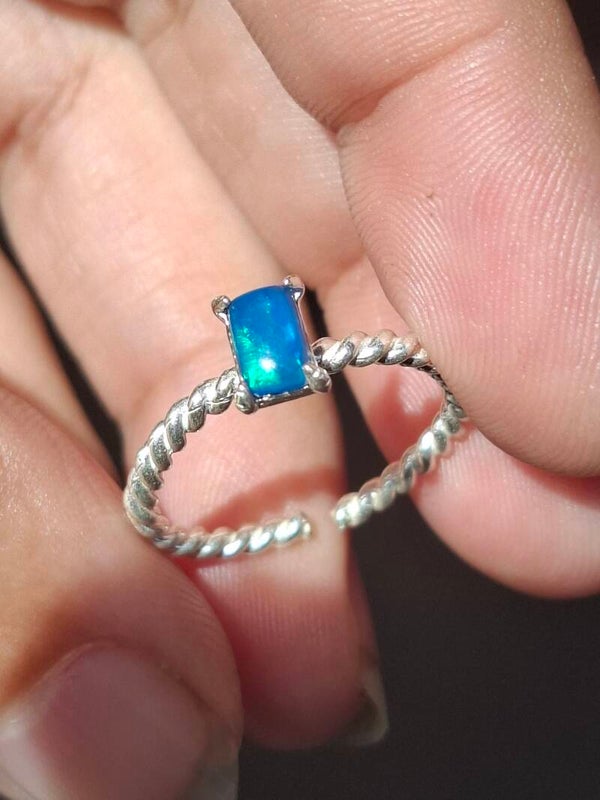 Bague ajustable opale bleu paraiba . Argent plaqué épais