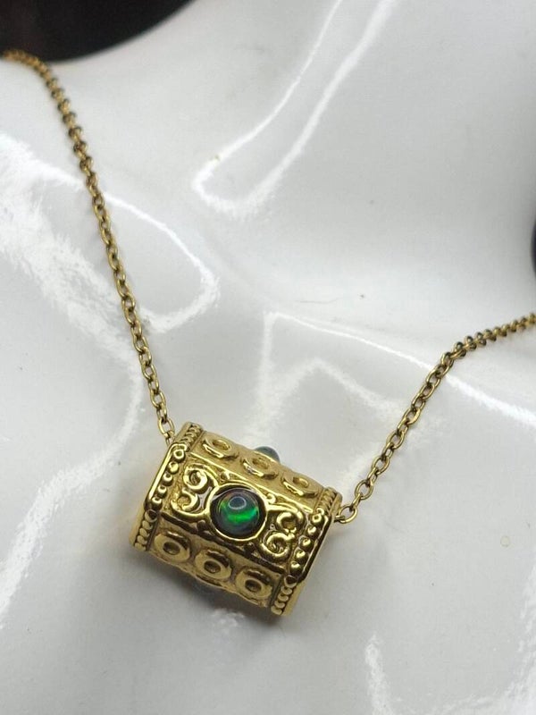 Collier acier inoxydable cylindre avec opales noires Éthiopiennes
