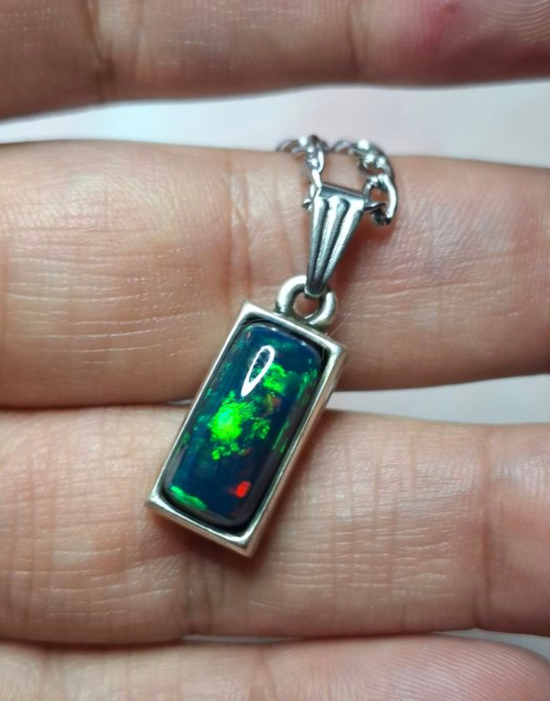 Pendentif opale noire 15x6mm éthiopienne