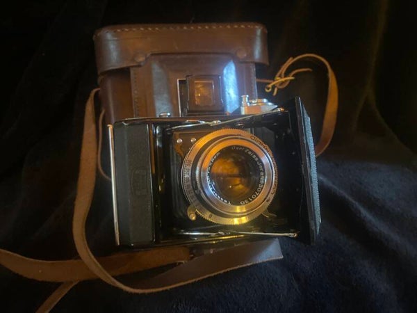 Zeiss Ikon Ikonta 521 Medium Format Folding Camera (Untested) with Original Leather Case