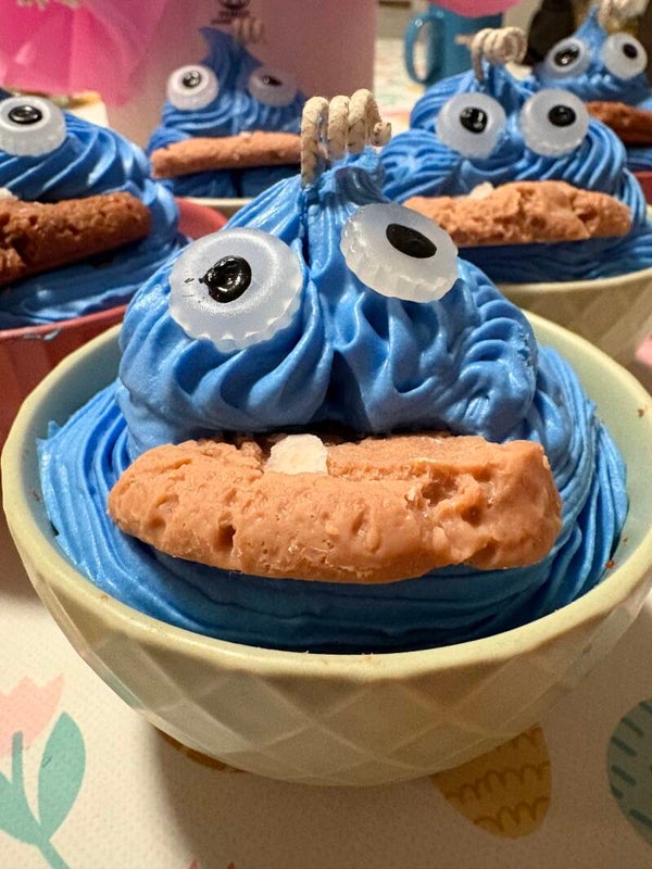 2.Gen. handgemachte Duftkerze „Krümelmonster“