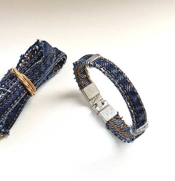 🔹 Upcycled jeans armband “Silver Wrap”