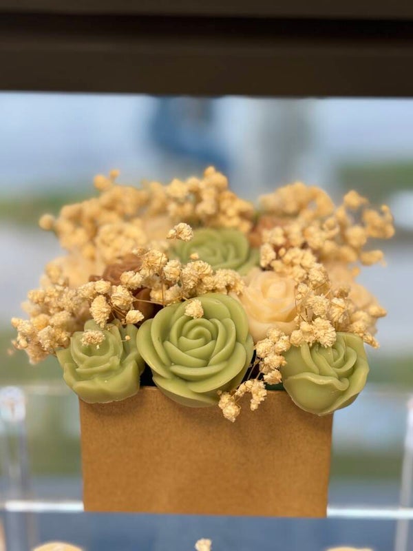 Composition bougies et fondants beige et vert