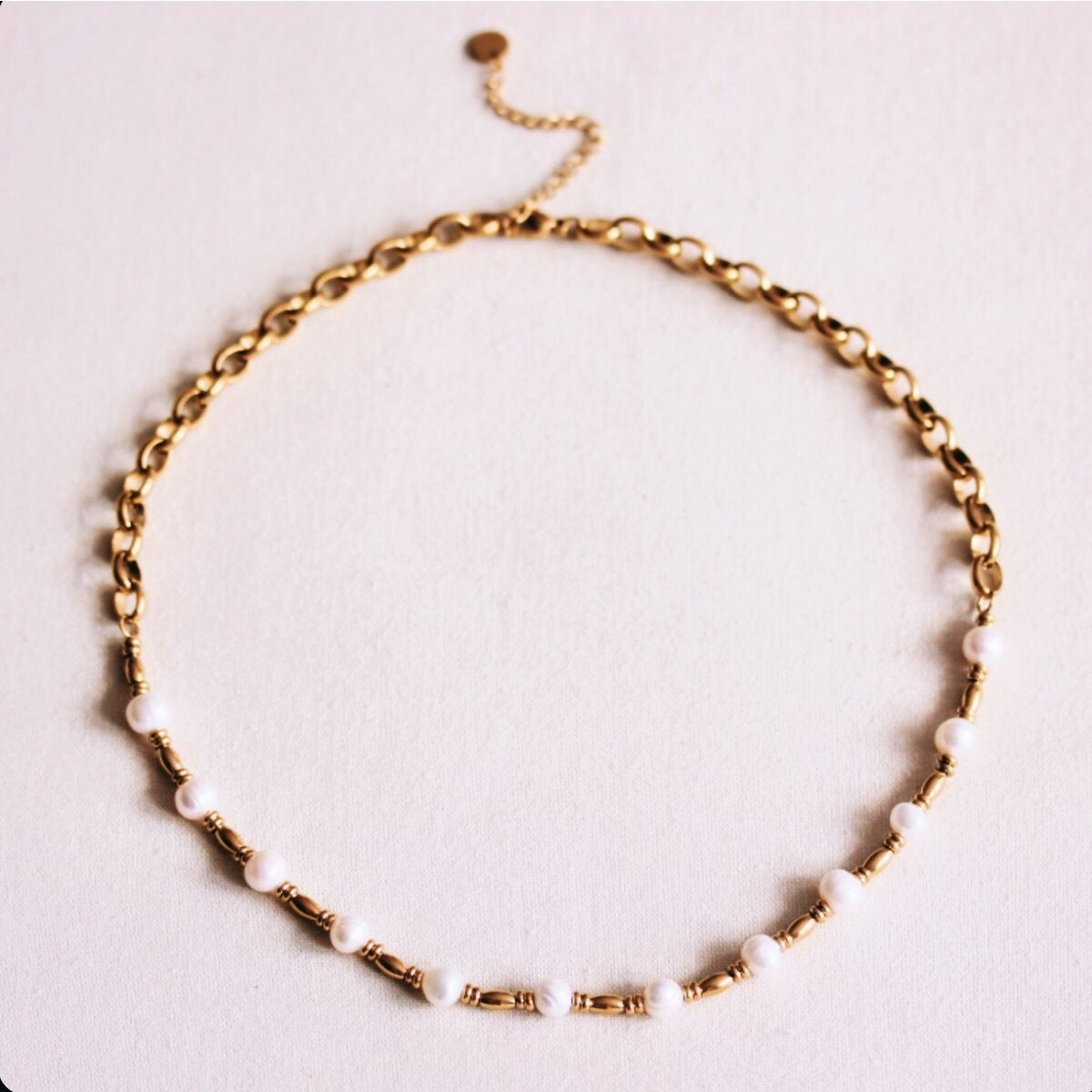 Chaîne à maillons avec perles